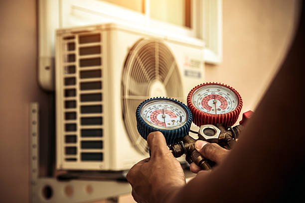 Professional Ac Installation technician working in Lewisville, TX